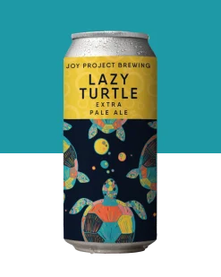 Lazy Turtle é nossa interpretação das apas modernas, as famosas Extra Pale Ales californianas. Escolhida para ser uma das a nossas allday beers, leva maltes-base suficientes para deixá-la com um corpo médio, dourado, e equilibrar com os lúpulos resinosos, florais e cítricos norte-americanos. Cerveja leve, aromática e com uma drinkability invejável. A cerveja perfeita para relaxar e beber o dia todo! Lazy Turtle Joy Project Brewing Pale Ale - XPA (Extra Pale) 5.4% ABV