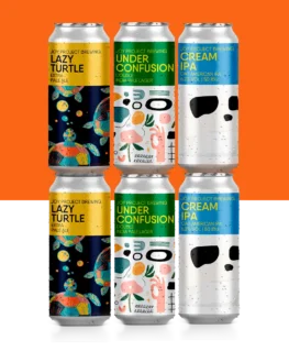 6-pack Clássicas & Lupuladas com as cervejas de linha mais vendidas e consagradas que já passaram por aqui. Lazy Turtle Joy Project Brewing Pale Ale – XPA (Extra Pale) 5.4% ABV Lazy Turtle é nossa interpretação das apas modernas, as famosas Extra Pale Ales californianas, escolhida para ser uma das a nossas allday beers, leva maltes-base suficientes para deixa-la com um corpo médio, dourada, e equilibrar com os lúpulos resinosos, florais e cítricos nortes americanos. Cerveja leve, aromática e com uma drinkability invejável. A cerveja perfeita para relaxar e beber o dia todo. Cream IPA ² Joy Project Brewing IPA - American 6.2% ABV 50 IBU Cream IPA 2.0 é um verdadeiro Smoothie de Frutas Cítricas. Uma Oat Cream IPA incrivelmente cremosa, com maciez proporcionada pela adição massiva de aveia. Amarillo e Mosaic criam um perfil de frutas amarelas maduras, que vão te proporcionar uma nova experiência para um estilo mundialmente consagrado. Under Confusion Joy Project Brewing Lager - IPL (India Pale Lager) 8.4% ABV 80 IBU Desconstruímos alguns conceitos e trouxemos nossa Double India Pale Lager com os lúpulos Mosaic, Citra e Cascade! Com uma pitada de aveia em sua base, lúpulos que trazem frescor, mantendo o amargor redondo e fermento lager, imergimos em uma deliciosa confusão de sabores!