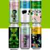 6-pack Hop On Board com 2 latas da Lazy Turtle XPA, 2 latas Cream AIPA e 2 latas da Under Confusion DIPL. Lazy Turtle Joy Project Brewing Pale Ale – XPA (Extra Pale) 5.4% ABV Lazy Turtle é nossa interpretação das apas modernas, as famosas Extra Pale Ales californianas, escolhida para ser uma das a nossas allday beers, leva maltes-base suficientes para deixa-la com um corpo médio, dourada, e equilibrar com os lúpulos resinosos, florais e cítricos nortes americanos. Cerveja leve, aromática e com uma drinkability invejável. A cerveja perfeita para relaxar e beber o dia todo. Cream IPA ² Joy Project Brewing IPA - American 6.2% ABV Joy Cream IPA 2.0 é um verdadeiro Smoothie de Frutas Cítricas. Uma Oat Cream IPA incrivelmente cremosa, com maciez proporcionada pela adição massiva de aveia. Amarillo e Mosaic criam um perfil de frutas amarelas maduras, que vão te proporcionar uma nova experiência para um estilo mundialmente consagrado. Under Confusion Joy Project Brewing Lager – IPL (India Pale Lager) 8.4% ABV Desconstruímos alguns conceitos e trouxemos nossa Double India Pale Lager! Com uma pitada de aveia em sua base, lúpulos que trazem frescor, mantendo o amargor redondo e fermento lager, imergimos em uma deliciosa confusão de sabores!