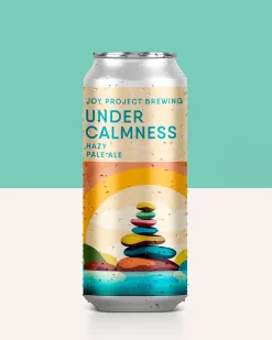 Sinta a leveza de uma brisa suave, o toque do sol acariciando sua pele. Na Under Calmness, a magia ganha forma. Aromas poderosos de pinho e frutas tropicais dançam no ar, despertando seus sentidos para uma experiência transcendental.  Under Calmness Joy Project Brewing Pale Ale - New England / Hazy 5.1% ABV 40 IBU