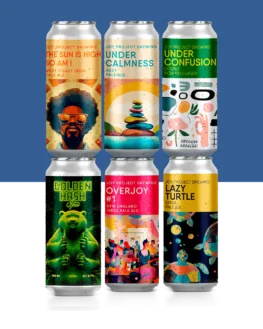 Apresentamos o 6-Pack Fresh Hop Drops, uma seleção exclusiva das mais recentes cervejas lupuladas da Joy Project. Desfrute do frescor vibrante do lúpulo em cada gole. The Sun Is High So Am I Joy Project Brewing IPA - American 6.6% ABV 60 IBU THE SUN IS HIGH SO AM I é uma West Coast American IPA que vai te encantar com sua variedade de aromas e sabores. Ela é elaborada com lúpulos Mosaic, Centennial e Strata, que conferem notas de pinho, frutas maduras e cítricas que evocam a luz e a vitalidade. Seu amargor é forte e seu corpo é suave. Uma cerveja para quem procura aventura e diversão. Mas não se esqueça: ela pode te deixar tão “high” quanto o sol! OverJoy #1 Joy Project Brewing IPA - American 6.6% ABV 40 IBU OverJoy #1 é uma American IPA que combina os lúpulos Citra, Amarillo e Simcoe em uma festa de aromas e sabores. A cerveja tem uma cor amarelo dourado, com uma espuma branca e cremosa. No aroma, você sentirá notas cítricas de grapefruit, lima e laranja, além de frutas tropicais e um toque de pinho e ervas. No paladar, a cerveja é refrescante, amarga e equilibrada, com um final seco e limpo. A OverJoy #1 é uma cerveja que vai te surpreender com sua qualidade e personalidade. Não deixe de experimentar essa IPA incrível. Você vai ficar overjoyed! Under Calmness Joy Project Brewing Pale Ale - New England / Hazy 5.1% ABV 40 IBU Sinta a leveza de uma brisa suave, o toque do sol acariciando sua pele. Na Under Calmness, a magia ganha forma. Aromas poderosos de pinho e frutas tropicais dançam no ar, despertando seus sentidos para uma experiência transcendental.