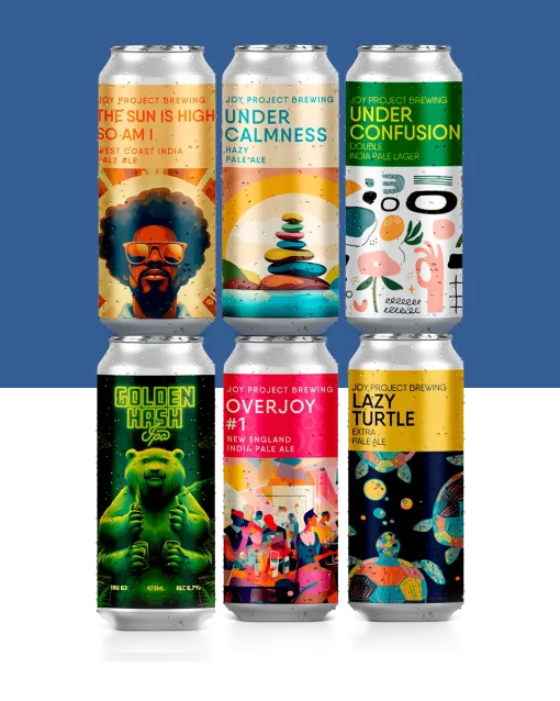 Apresentamos o 6-Pack Fresh Hop Drops, uma seleção exclusiva das mais recentes cervejas lupuladas da Joy Project. Desfrute do frescor vibrante do lúpulo em cada gole. The Sun Is High So Am I Joy Project Brewing IPA - American 6.6% ABV 60 IBU THE SUN IS HIGH SO AM I é uma West Coast American IPA que vai te encantar com sua variedade de aromas e sabores. Ela é elaborada com lúpulos Mosaic, Centennial e Strata, que conferem notas de pinho, frutas maduras e cítricas que evocam a luz e a vitalidade. Seu amargor é forte e seu corpo é suave. Uma cerveja para quem procura aventura e diversão. Mas não se esqueça: ela pode te deixar tão “high” quanto o sol! OverJoy #1 Joy Project Brewing IPA - American 6.6% ABV 40 IBU OverJoy #1 é uma American IPA que combina os lúpulos Citra, Amarillo e Simcoe em uma festa de aromas e sabores. A cerveja tem uma cor amarelo dourado, com uma espuma branca e cremosa. No aroma, você sentirá notas cítricas de grapefruit, lima e laranja, além de frutas tropicais e um toque de pinho e ervas. No paladar, a cerveja é refrescante, amarga e equilibrada, com um final seco e limpo. A OverJoy #1 é uma cerveja que vai te surpreender com sua qualidade e personalidade. Não deixe de experimentar essa IPA incrível. Você vai ficar overjoyed! Under Calmness Joy Project Brewing Pale Ale - New England / Hazy 5.1% ABV 40 IBU Sinta a leveza de uma brisa suave, o toque do sol acariciando sua pele. Na Under Calmness, a magia ganha forma. Aromas poderosos de pinho e frutas tropicais dançam no ar, despertando seus sentidos para uma experiência transcendental.