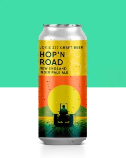 Hop 'n Road é uma colaboração entre Joy Project e 277 Craft Beer, união que resultou em uma exclusiva e surpreendente New England IPA. Essa singularidade é por conta dos lúpulos Strata, Talus e também por ter sido infusionada em carvalho francês e amburana. O resultado foi uma cerveja com aromas intensos de citros, floral e nuances de coco que se complementam pelo sutil e equilibrado perfil amadeirado. Cada gole proporciona uma experiência sensorial única, no sabor as complexas camadas seguem por notas de frutas tropicais, especialmente maracujá, resina do Strata e uma sinergia perfeita entre o carvalho e a amburana. Uma verdadeira estrada cítrica partindo de Curitiba que desembarca na sofisticação amadeirada de Foz do Iguaçu - uma collab épica! Hop ´N Road Joy Project Brewing Collaboration with 277 Craft Beer IPA - New England / Hazy 7.5% ABV N/A IBU