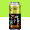 OverJoy #2 é uma Hazy Pale Ale turva que proporciona uma experiência sensorial tão divertida quanto dar uma voltinha no Joy Ride. Essa cerveja se destaca pela sua aparência opaca e textura suave, que convidam a explorar seus sabores intrigantes. Com lúpulos que trazem notas de frutas cítricas, tropicais, frutas vermelhas e toques de uva verde, ela oferece uma rica variedade de sabores que se desdobram a cada gole. Essa combinação única de lúpulos resulta em uma cerveja leve e complexa, perfeita para quem busca uma experiência sensorial deliciosa e cheia de diversão! OverJoy #2 Joy Project Brewing Pale Ale - New England / Hazy 5.4% ABV