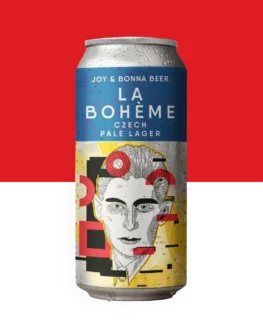 LA BOHÈME – PILSNER – CZECH – BOHEMIAN - 🔍 ESPECIFICAÇÃO DA CERVEJA: - 🍺 ESTILO: Pilsner – Czech / Bohemian - 🧪 TEOR ALCOÓLICO: 5,1% ABV - 🍃 AMARGOR: 45 IBU - 🤝 COLLAB: Bonna Beer × Joy Project Brewing 🎵 “La bohème, la bohème, ça voulait dire on est heureux...” Inspirada na melodia e no espírito livre da canção, *La Bohème* é uma clássica Bohemian Pilsner elaborada com dupla decocção. Apresenta corpo leve, amargor equilibrado e um sabor de grande personalidade — uma homenagem à tradição tcheca e à arte de viver com alegria e autenticidade.