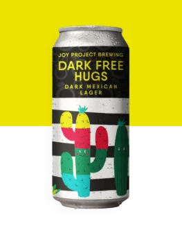 DARK FREE HUGS – MEXICAN DARK LAGER - 🔍 ESPECIFICAÇÃO DA CERVEJA: - 🍺 ESTILO: Mexican Dark Lager - 🧪 TEOR ALCOÓLICO: 4.5% ABV - 🍃 AMARGOR: 19 IBU - 🌾 PERFIL: Tostado, suave, drinkability, café 🖤 A "Dark Free Hugs" reinventa a Dark Mexican Lager, mantendo uma leveza absurda e um drinkability incrível. Sua maestria está em balancear os ricos sabores de malte torrado e nuances de café expresso com a refrescância singular de uma lager. Esta cerveja é uma experiência sensorial, onde a complexidade e equilíbrio dos sabores encontram a simplicidade do gole refrescante. É uma homenagem às tradicionais Dark Lagers mexicanas, com um toque moderno e artesanal.