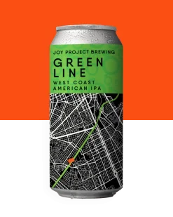 Green Line - IPA - American Green Line, nossa flagship IPA, é uma Béra que carrega em si a essência de Curitiba. Inspirada na Linha Verde, que atravessa 22 bairros da nossa cidade e onde estamos localizados, ela é como um passeio pelos parques e bares da nossa capital ecológica. Os lúpulos Mosaic e El Dorado se unem para entregar o frescor das frutas cítricas, o sabor da pera madura e até um quê de melancia. Cada gole é um rolê aleatório de notas frutadas e tropicais. Sinta a energia curitibana e não fique de Dolangue, piá, isso sim é um tesão de Béra. Especificações da Cerveja: Tipo: IPA - American Teor Alcoólico: 7% ABV Amargor: 60 IBU