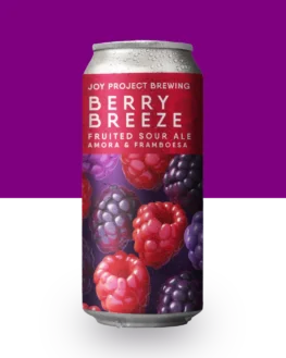 Berry Breeze - Fruited - Sour Berry Breeze é feita sob medida para os dias de calor, quando tudo o que a gente quer é algo que refresque e anime. É uma Berliner Weiss que traz amoras e framboesas, criando um espetáculo de cor vermelha e uma espuminha rosada que já dá água na boca. Tem aquela acidez na medida, que dá aquele toque especial, e termina com um gostinho seco que deixa a gente pronto para o próximo gole. É como se cada gole fosse um mergulho numa onda de frescor, perfeito para brindar os bons momentos sob o sol. Tipo: Fruited - Sour Teor Alcoólico: 5.5% ABV Amargor: 3 IBU Frutas: Framboesa, Amora.