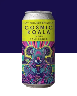 COSMIC KOALA - INDIA PALE LAGER 🐨 𝐂𝐎𝐒𝐌𝐈𝐂 𝐊𝐎𝐀𝐋𝐀 - 🔍 *𝐄𝐒𝐏𝐄𝐂𝐈𝐅𝐈𝐂𝐀𝐂̧𝐀̃𝐎 𝐃𝐀 𝐂𝐄𝐑𝐕𝐄𝐉𝐀:* - 🍺 *𝐄𝐒𝐓𝐈𝐋𝐎:* 𝐈𝐍𝐃𝐈𝐀 𝐏𝐀𝐋𝐄 𝐋𝐀𝐆𝐄𝐑 - 🧪 *𝐓𝐄𝐎𝐑 𝐀𝐋𝐂𝐎𝐎𝐋𝐈𝐂𝐎:* 5,8% 𝐀𝐁𝐕 - 🍃 *𝐀𝐌𝐀𝐑𝐆𝐎𝐑:* 45 𝐈𝐁𝐔 - 🌿 *𝐋𝐔́𝐏𝐔𝐋𝐎𝐒:* 𝘌𝘯𝘪𝘨𝘮𝘢, 𝘎𝘢𝘭𝘢𝘹𝘺 - 🌾 *𝐏𝐄𝐑𝐅𝐈𝐋:* 𝘊𝘪𝘵𝘳𝘶𝘴, 𝘍𝘳𝘶𝘵𝘢 𝘛𝘳𝘰𝘱𝘪𝘤𝘢𝘭, 𝘗𝘪𝘯𝘩𝘰 🐨 Inspirada pelo espírito vibrante da Austrália, a Cosmic Koala é uma IPL que foge do convencional. Com lúpulos Enigma e Galaxy, entrega um mix fresco de cítrus, frutas tropicais e um toque sutil de pinho. De cor dourada brilhante e corpo leve, é uma lager moderna pensada para quem curte inovação sem perder o equilíbrio e a refrescância. 