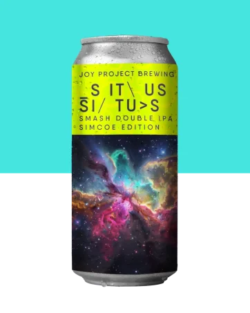 S.I.T.U.S - Simcoe Edition - DOUBLE IPA Descrição Geral Simplicity Is The Ultimate Sophistication. Dando sequência ao nosso projeto de sMaSh Double IPA, chegou a vez de outro queridíssimo nosso: Simcoe. Envolto em um base de Maris Otter Extra Pale, é o casamento perfeito! Como forma de trazer complexidade em algo simples, usamos diversas técnicas durante a brassagem e também durante a lupulagem/dry hopping Especificações da Cerveja Tipo: Double IPA Teor Alcoólico: 8.0% ABV Amargor: 35 IBU Perfil: resinosa, dank, grapefruit  