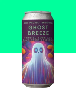 GHOST BREEZE - FRUITED SOUR Ghost Breeze é uma Fruited Sour vibrante, que combina caju, manga e pêssego em uma explosão de frutas exóticas. Com uma acidez equilibrada e um amarelo marcante, cada gole revela sabores intensos que distorcem a percepção. Como um fantasma que aparece de repente, deixa sua presença e desaparece, deixando só a lembrança. Especificações da Cerveja: Tipo: Fruited Sour Teor Alcoólico: 5.5% ABV Amargor: 3 IBU Perfil: Acidez Lática, Caju, Manga, Pêssego