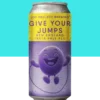 GIVE YOUR JUMPS - NEW ENGLAND IPA Com aromas de frutas tropicais, uva verde, cítricos frescos, sutis toques florais e herbais, essa NE IPA entrega um paladar suculento e equilibrado, com uma textura macia e um amargor suave. "Give Your Jumps" é feita para quem encara os desafios do jeito que dá, improvisando e fazendo acontecer. Então, se vira e aproveite cada gole. De seus pulos, piá. Especificações da Cerveja: Tipo: NEW ENGLAND IPA Teor Alcoólico: 7.1% ABV Amargor: 40 IBU Lúpulos: Blanc, Citra.