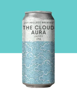 THE CLOUD AURA - NEW ENGLAND IPA Com corpo denso e aparência turva, surpreende pelos aromas de laranja e baunilha, seguidos por notas de tangerina e toques sutis de limão. No paladar, o amargor persistente e a leve picância equilibram o dulçor suave, proporcionando uma experiência gustativa intensa e bem definida. Cada gole carrega a essência de uma aura que envolve as nuvens, revelando camadas de sabores tropicais marcantes. Especificações da Cerveja: Tipo: NEW ENGLAND IPA Teor Alcoólico: 6.6% ABV Amargor: 30 IBU Lúpulos: Lotus, Mandarina Bavaria