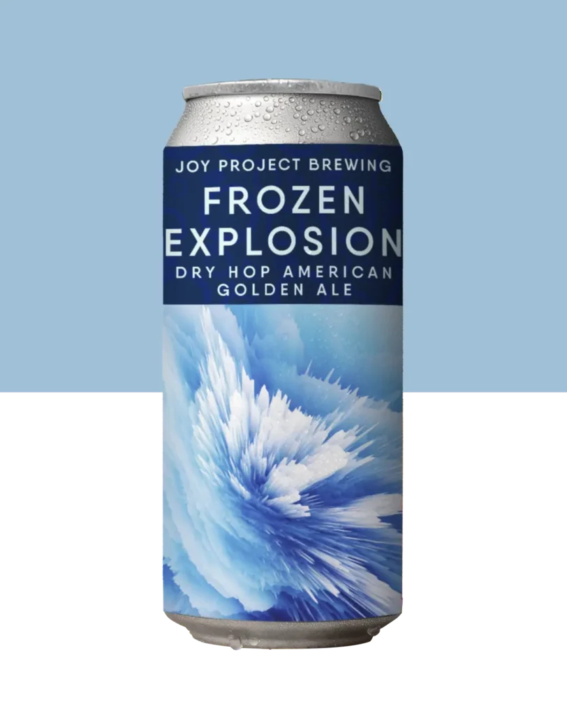 FROZEN EXPLOSION -  DH AMERICAN BLOND ALE - 🔍 𝐄𝐒𝐏𝐄𝐂𝐈𝐅𝐈𝐂𝐀𝐂𝐀𝐎 𝐃𝐀 𝐂𝐄𝐑𝐕𝐄𝐉𝐀: - 🍺 𝐄𝐒𝐓𝐈𝐋𝐎: 𝙳𝚛𝚢 𝙷𝚘𝚙 𝙰𝚖𝚎𝚛𝚒𝚌𝚊𝚗 𝙱𝚕𝚘𝚗𝚍 𝙰𝚕𝚎 - 🧪 𝐓𝐄𝐎𝐑 𝐀𝐋𝐂𝐎𝐎𝐋𝐈𝐂𝐎: 4,5% 𝐀𝐁𝐕 - 🍃 𝐈𝐁𝐔: 30 - 🌿 𝐋𝐔𝐏𝐔𝐋𝐎𝐒: Mosaic, Cascade - 🌾 𝐏𝐄𝐑𝐅𝐈𝐋: 𝚏𝚛𝚞𝚝𝚊𝚜 𝚊𝚖𝚊𝚛𝚎𝚕𝚊𝚜, 𝚍𝚛𝚒𝚗𝚔𝚊𝚋𝚒𝚕𝚒𝚝𝚢, 𝚕𝚎𝚟𝚎 > ❄️ 𝙵𝚛𝚘𝚣𝚎𝚗 𝙴𝚡𝚙𝚕𝚘𝚜𝚒𝚘𝚗 é uma American Blond Ale feita para surpreender logo no primeiro gole. Leve, refrescante e dourada, ela recebe dry hopping com os lúpulos Mosaic e Cascade, que entregam aromas marcantes de frutas amarelas e notas cítricas suaves. A explosão vem gelada, limpa e rápida — como um choque de frescor no paladar. 𝙵𝚛𝚘𝚣𝚎𝚗 𝙴𝚡𝚙𝚕𝚘𝚜𝚒𝚘𝚗 é o tipo de cerveja que desce fácil, mas deixa sua marca com um final aromático e vibrante.