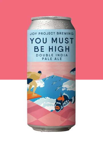 YOU MUST BE HIGH - DOUBLE IPA 🎡 𝐘𝐎𝐔 𝐌𝐔𝐒𝐓 𝐁𝐄 𝐇𝐈𝐆𝐇 - 🔍 *𝐄𝐒𝐏𝐄𝐂𝐈𝐅𝐈𝐂𝐀𝐂̧𝐀̃𝐎 𝐃𝐀 𝐂𝐄𝐑𝐕𝐄𝐉𝐀:* - 🍺 *𝐄𝐒𝐓𝐈𝐋𝐎:* 𝐈𝐏𝐀 – 𝐈𝐌𝐏𝐄𝐑𝐈𝐀𝐋 / 𝐃𝐎𝐔𝐁𝐋𝐄 - 🧪 *𝐓𝐄𝐎𝐑 𝐀𝐋𝐂𝐎𝐎𝐋𝐈𝐂𝐎:* 8,6% 𝐀𝐁𝐕 - 🍃 *𝐀𝐌𝐀𝐑𝐆𝐎𝐑:* 75 𝐈𝐁𝐔 - 🌿 *𝐋𝐔́𝐏𝐔𝐋𝐎𝐒:* 𝘌𝘬𝘶𝘢𝘯𝘰𝘵, 𝘊𝘪𝘵𝘳𝘢 - 🌾 *𝐏𝐄𝐑𝐅𝐈𝐋:* 𝘛𝘢𝘯𝘨𝘦𝘳𝘪𝘯𝘢, 𝘔𝘢𝘳𝘢𝘤𝘶𝘫𝘢́, 𝘔𝘢𝘭𝘵𝘢𝘥𝘰, 𝘌𝘲𝘶𝘪𝘭𝘪́𝘣𝘳𝘪𝘰 🎡𝙄𝙣𝙨𝙥𝙞𝙧𝙖𝙙𝙖 𝙚𝙢 𝙧𝙤𝙙𝙖𝙨 𝙜𝙞𝙜𝙖𝙣𝙩𝙚𝙨, 𝙯𝙚𝙥𝙥𝙚𝙡𝙞𝙣𝙨, 𝙡𝙪́𝙥𝙪𝙡𝙤𝙨 𝙚 𝙗𝙖𝙡𝙤̃𝙚𝙨, 𝙨𝙪𝙧𝙜𝙚 𝙖 You Must Be High. 𝙐𝙢𝙖 𝘿𝙤𝙪𝙗𝙡𝙚 𝙄𝙋𝘼 𝙘𝙖𝙡𝙞𝙛𝙤𝙧𝙣𝙞𝙖𝙣𝙖 𝙦𝙪𝙚 𝙫𝙖𝙞 𝙩𝙚 𝙡𝙚𝙫𝙖𝙧 𝙥𝙖𝙧𝙖 𝙖𝙨 𝙖𝙡𝙩𝙪𝙧𝙖𝙨. 𝘌𝘬𝘶𝘢𝘯𝘰𝘵 𝙚 𝘾𝙞𝙩𝙧𝙖 𝙩𝙧𝙖𝙯𝙚𝙢 𝙣𝙤𝙩𝙖𝙨 𝙙𝙚 𝙩𝙖𝙣𝙜𝙚𝙧𝙞𝙣𝙖 𝙚 𝙢𝙖𝙧𝙖𝙘𝙪𝙟𝙖́ 𝙣𝙤 𝙖𝙧𝙤𝙢𝙖 𝙚 𝙨𝙖𝙗𝙤𝙧. 𝘼 𝙜𝙧𝙖𝙣𝙙𝙚 𝙦𝙪𝙖𝙣𝙩𝙞𝙙𝙖𝙙𝙚 𝙙𝙚 𝙢𝙖𝙡𝙩𝙚𝙨 𝙘𝙤𝙢𝙥𝙡𝙚𝙩𝙖 𝙤 𝙘𝙤𝙣𝙟𝙪𝙣𝙩𝙤, 𝙚𝙦𝙪𝙞𝙡𝙞𝙗𝙧𝙖𝙣𝙙𝙤 𝙤 𝙖𝙢𝙖𝙧𝙜𝙤𝙧 𝙚 𝙙𝙚𝙞𝙭𝙖𝙣𝙙𝙤-𝙖 𝙥𝙚𝙧𝙞𝙜𝙤𝙨𝙖𝙢𝙚𝙣𝙩𝙚 𝙛𝙖́𝙘𝙞𝙡 𝙙𝙚 𝙗𝙚𝙗𝙚𝙧. 𝙏𝙤𝙢𝙚 𝙖𝙡𝙜𝙪𝙣𝙨 𝙥𝙞𝙣𝙩𝙨 𝙚 𝙛𝙡𝙪𝙩𝙪𝙚.
