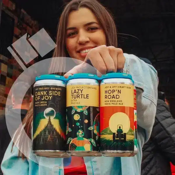 Cervejas artesanais da Joy Project Brewing em latas com rótulos exclusivos disponíveis na loja online