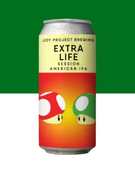 - 🔍 ESPECIFICAÇÃO DA CERVEJA: - 🍺 ESTILO: Session IPA - 🧪 TEOR ALCOÓLICO: 4,8% ABV - 🍃 AMARGOR: 47 IBU - 🌿 LÚPULOS: Citra, Mosaic, Simcoe - 🌾 PERFIL: Cítrico, tropical, leve, equilibrado, refrescante Extra Life é a dose de energia que você precisava para recomeçar o jogo. Uma Session IPA que combina corpo leve e final seco com o punch aromático de Citra, Mosaic e Simcoe, revelando notas de manga, maracujá e toques resinosos. Refrescante e saborosa, ela foi feita para durar mais uma fase — ou mais uma rodada. Pegue seu copo, ganhe uma vida e siga jogando.