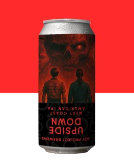 - 🔍 ESPECIFICAÇÃO DA CERVEJA: - 🍺 ESTILO: American IPA - 🧪 TEOR ALCOÓLICO: 6,3% ABV - 🍃 AMARGOR: 65 IBU - 🌱 LÚPULOS: Columbus, Citra, Amarillo - 🌾 PERFIL: Cítrico, tropical, resinoso, seco 🙃 Upside Down nasce como um último aceno antes do fim. Um brinde ao clima que permaneceu, às perguntas que nunca pediram resposta e ao instante exato em que atravessar para o outro lado muda tudo. No aroma, frutas cítricas e tropicais se encontram com um fundo resinoso direto. No paladar, impacto imediato, corpo seco e um amargor firme que se sustenta até o final. É uma American IPA pensada para encerrar ciclos do jeito certo: sem nostalgia excessiva, mas com intensidade suficiente para marcar memória. Porque algumas histórias não pedem continuação — pedem um último gole bem dado.