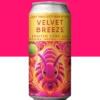 🔍 ESPECIFICAÇÃO DA CERVEJA 🍺 ESTILO: Fruited Sour 🧪 TEOR ALCOÓLICO: 5,5% ABV 🍃 AMARGOR: 3 IBU 🥭 FRUTAS: Manga & Goiaba 🌰 ESPECIARIA: Cumaru 🌾 PERFIL: Ácida, tropical, aromática, especiarias doces 🥭 VELVET BREEZE é uma Sour com manga, goiaba e cumaru. A manga traz o lado tropical e suculento, a goiaba vem com aquele perfume intenso e a acidez segura tudo no lugar. O cumaru fecha com camadas de baunilha, canela e especiarias doces, deixando o gole macio, aromático e com cara de sobremesa tropical gelada.