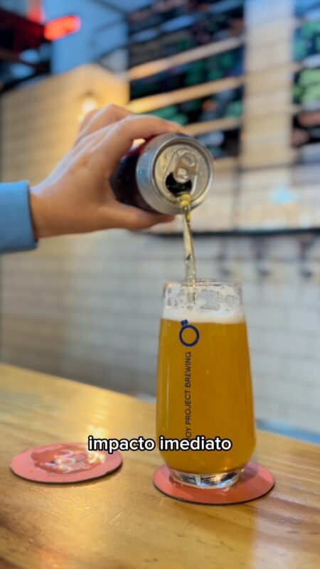 A Upside Down chega como um brinde ao universo que virou tudo de ca... • Vídeo Reels Joy Project Brewing Curitiba