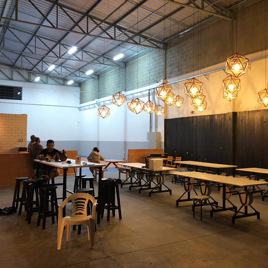 Assim como nossas cervejas, nosso espaço foi feito à mão! 💪 Veja co... - Imagem 8 • Joy Project Brewing Curitiba