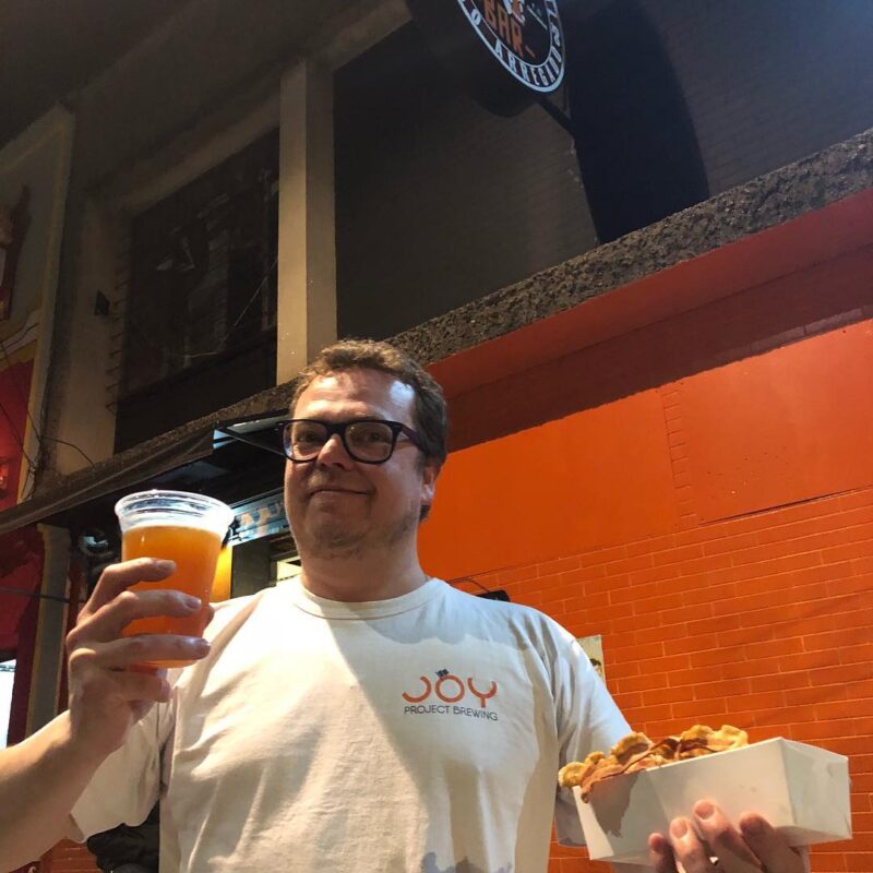Bacon com Bittah, aqui no @cwbaconbar ta tendo lançamento chega mais • Joy Project Brewing Curitiba