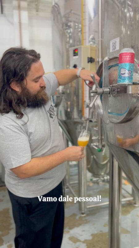 Chegou a Shark Coast, nossa West Coast IPA forjada no espírito da C... • Vídeo Reels Joy Project Brewing Curitiba