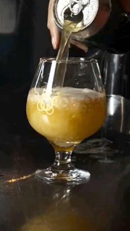 Chegou pra ficar e já está disponível, a nossa béra em homenagem à ... • Vídeo Reels Joy Project Brewing Curitiba