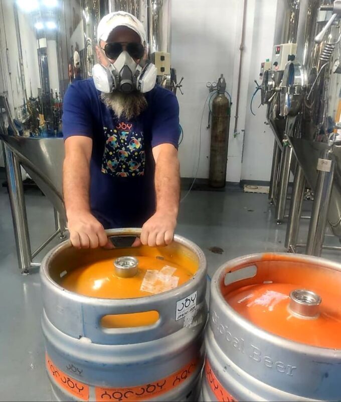 Conhecem o Bruxo @psmatulle ? Aí está ele, no final de uma sexta-fe... • Joy Project Brewing Curitiba