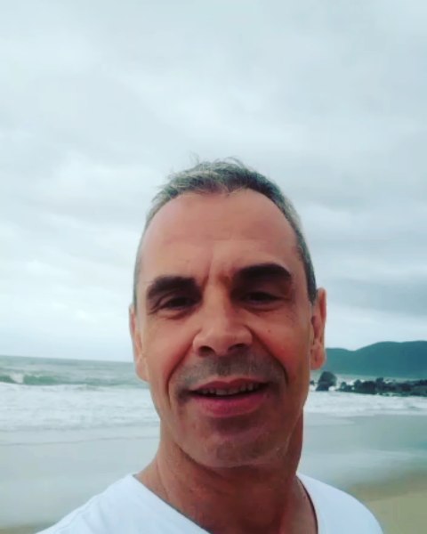 Convite imperdível: vai ter @djambioficial na Joy!!!😜 Sábado,  23, ... • Vídeo Reels Joy Project Brewing Curitiba