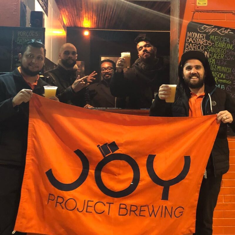 cwbaconbar estamos aí na janela, bacon e Hype Lager. Seguindo o flu... • Joy Project Brewing Curitiba