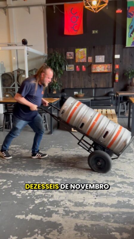 Dias 15 e 16/11, a Praça Afonso Botelho vai ser o ponto de encontro... • Vídeo Reels Joy Project Brewing Curitiba