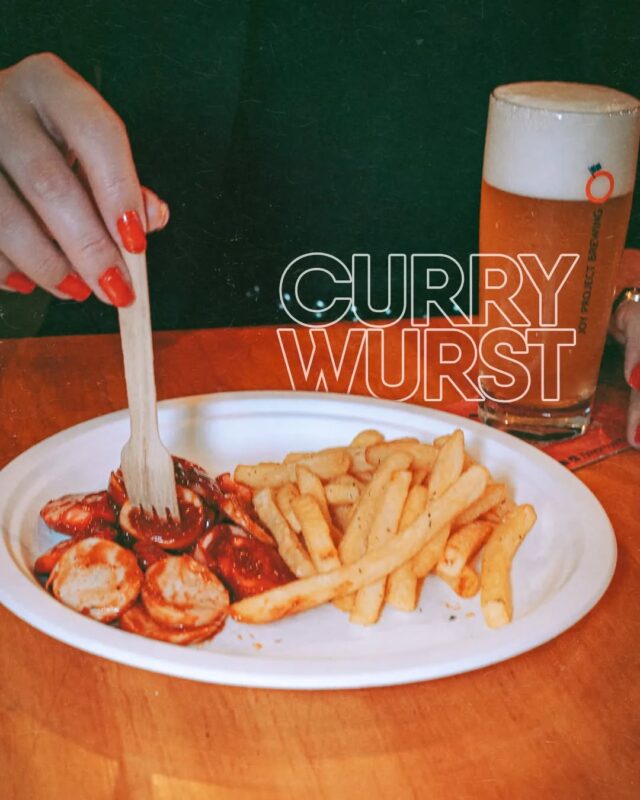 Diretamente da Alemanha para as nossas cozinhas, a Currywurst, um d... • Joy Project Brewing Curitiba