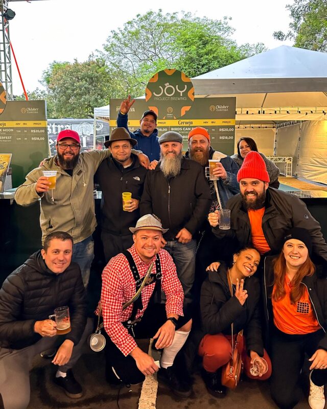 Estamos na @oktobercuritiba com beras fresquinhas direto da fonte p... • Joy Project Brewing Curitiba