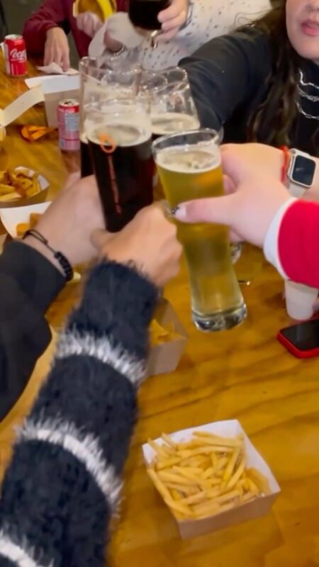 Já pensou em comemorar seu aniversário em um bar dentro da fábrica ... • Vídeo Reels Joy Project Brewing Curitiba