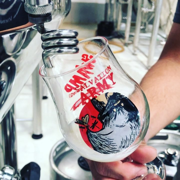 O Copo ficou pronto e nós fomos fazer um teste pro lançamento de am... • Vídeo Reels Joy Project Brewing Curitiba