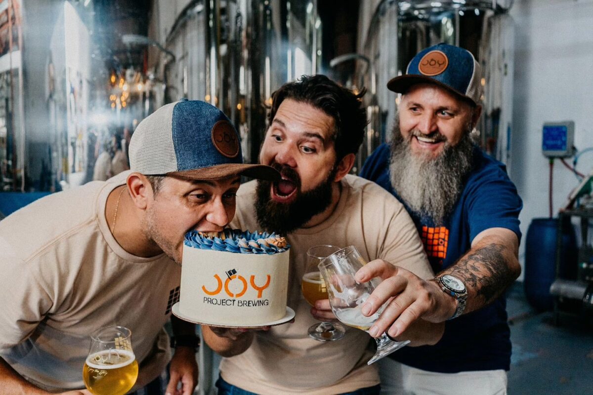 O #tbt de hoje é do nosso aniversário no ano passado, já para engat... - Imagem 1 • Joy Project Brewing Curitiba