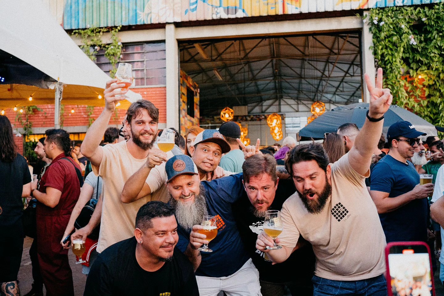 O #tbt de hoje é do nosso aniversário no ano passado, já para engat... - Imagem 6 • Joy Project Brewing Curitiba