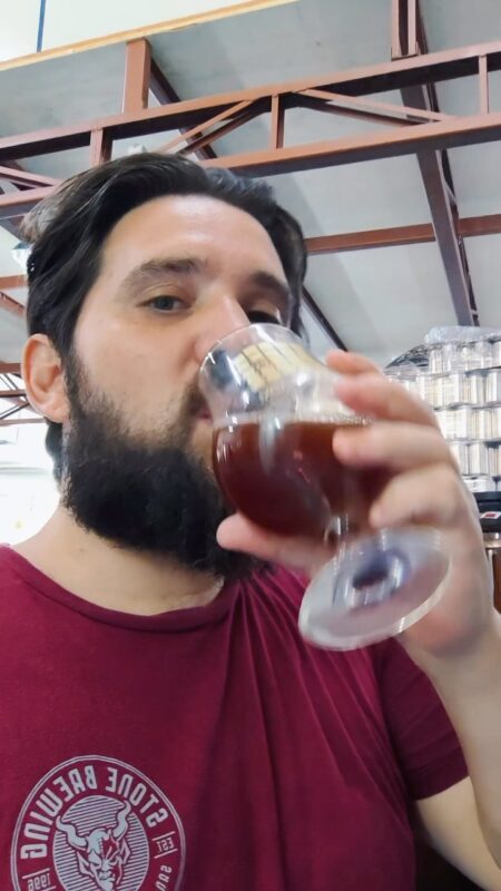 Se você por um acaso esqueceu, estamos aqui para te lembrar: nossa ... • Vídeo Reels Joy Project Brewing Curitiba