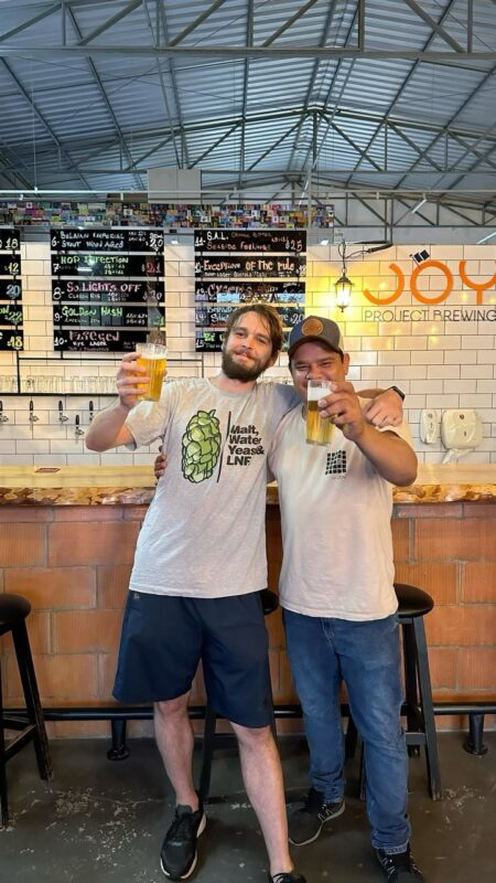 Tome cuidado com o que vocês fala na hora de passar no nosso bar, v... • Vídeo Reels Joy Project Brewing Curitiba